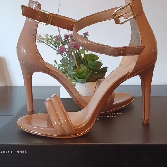 Kenneth Cole sz 8 Beige gold trim sole 4 inch open toe Ankle Strap Heel - Picture 1 of 10